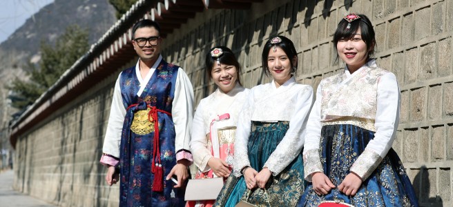 Women wearing traditional hanbok at Gyeongbokgung Palace in Seoul, evoking the Joseon-era setting of Netflix's The Scandal