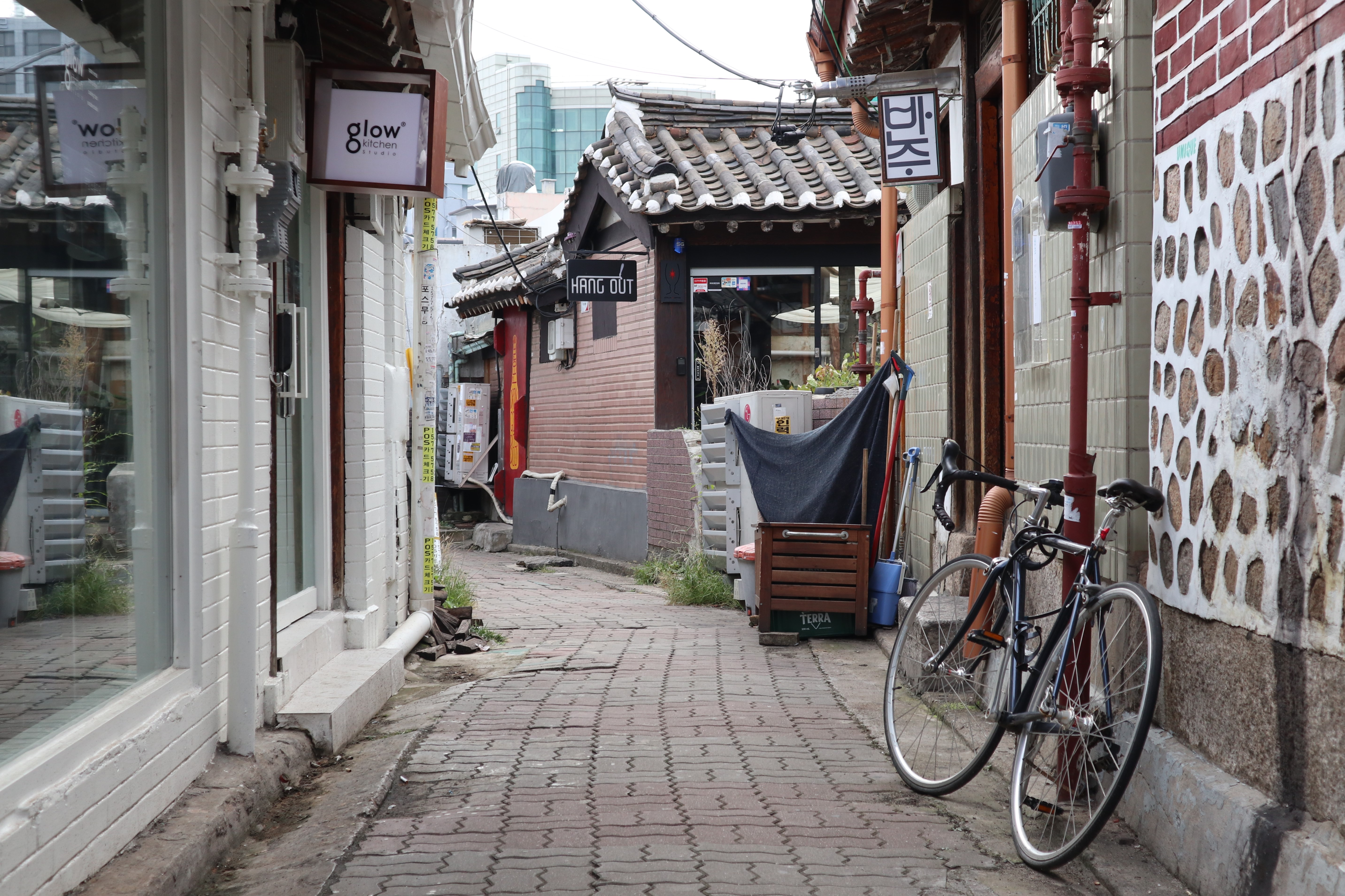 Narrow hanok alley in Ikseon-dong, the traditional Korean house district in Jongno 3-ga, Seoul