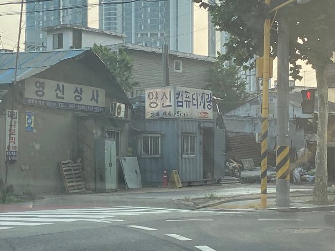 Industrial brick buildings in Seongsu-dong, Seoul, the former shoe-factory district now home to trendy shops