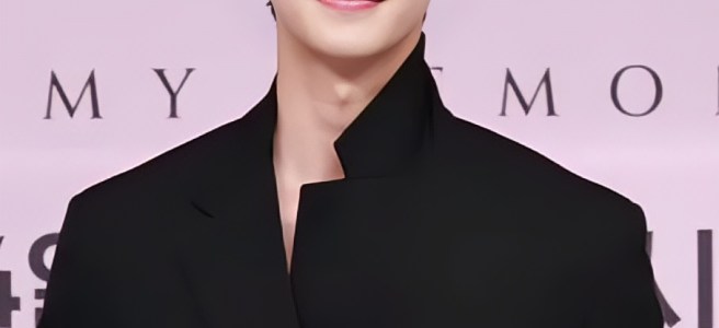 Actor Song Kang, who stars as pianist Kang Pi-o in Four Hands, Two Sonatas