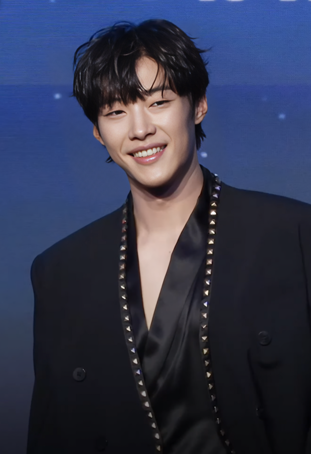 Actor Woo Do-hwan, who plays Baek Ki-hyun, Ki-tae's younger brother, in Made in Korea Season 2